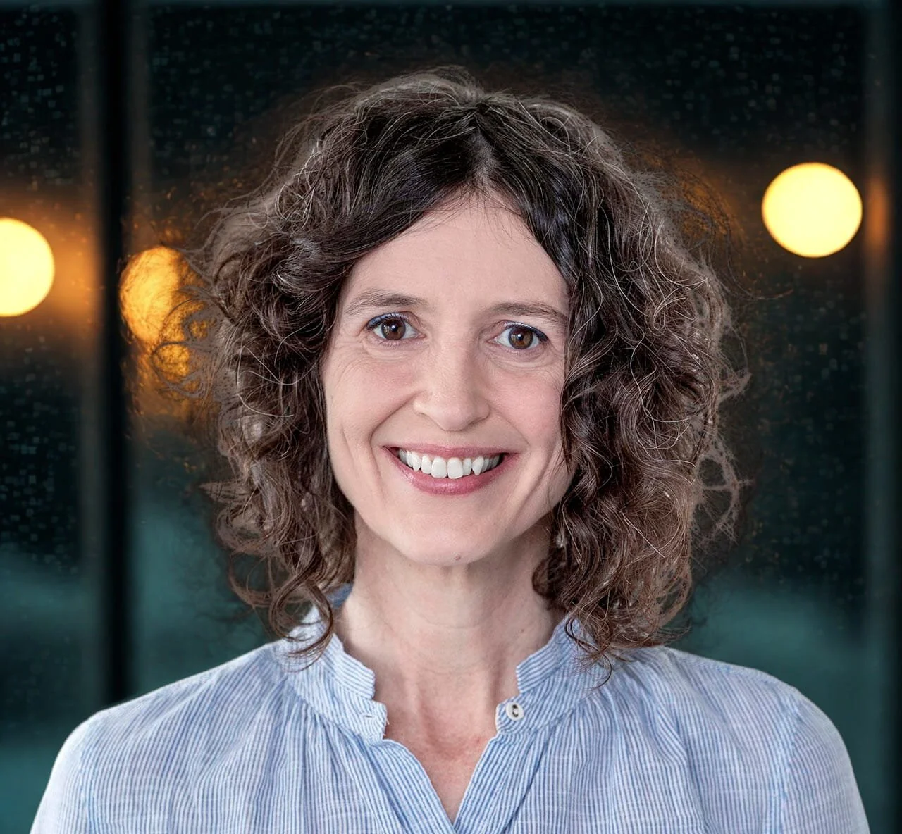 Book Professor Elizabeth Stokoe, LSE Director and author of 'Talk', for 2026 keynotes on the science of conversation, AI interaction, and the CARM training method.