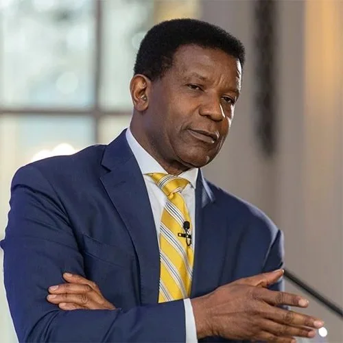 Trevor Williams, economist and keynote speaker, presenting on global megatrends and big data analytics.