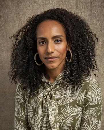 Afua Hirsch headshot, writer, broadcaster and keynote speaker leading intelligent, high-trust dialogue