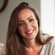 Head shot of Zoe Aston psychotherapist and mental fitness keynote speaker – 92 Speakers