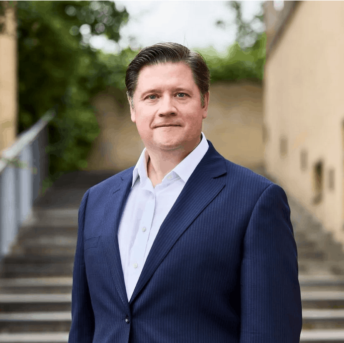 Headshot of Jonathan Trevor, strategy execution and organisational alignment keynote speaker, represented by 92 Speakers Bureau