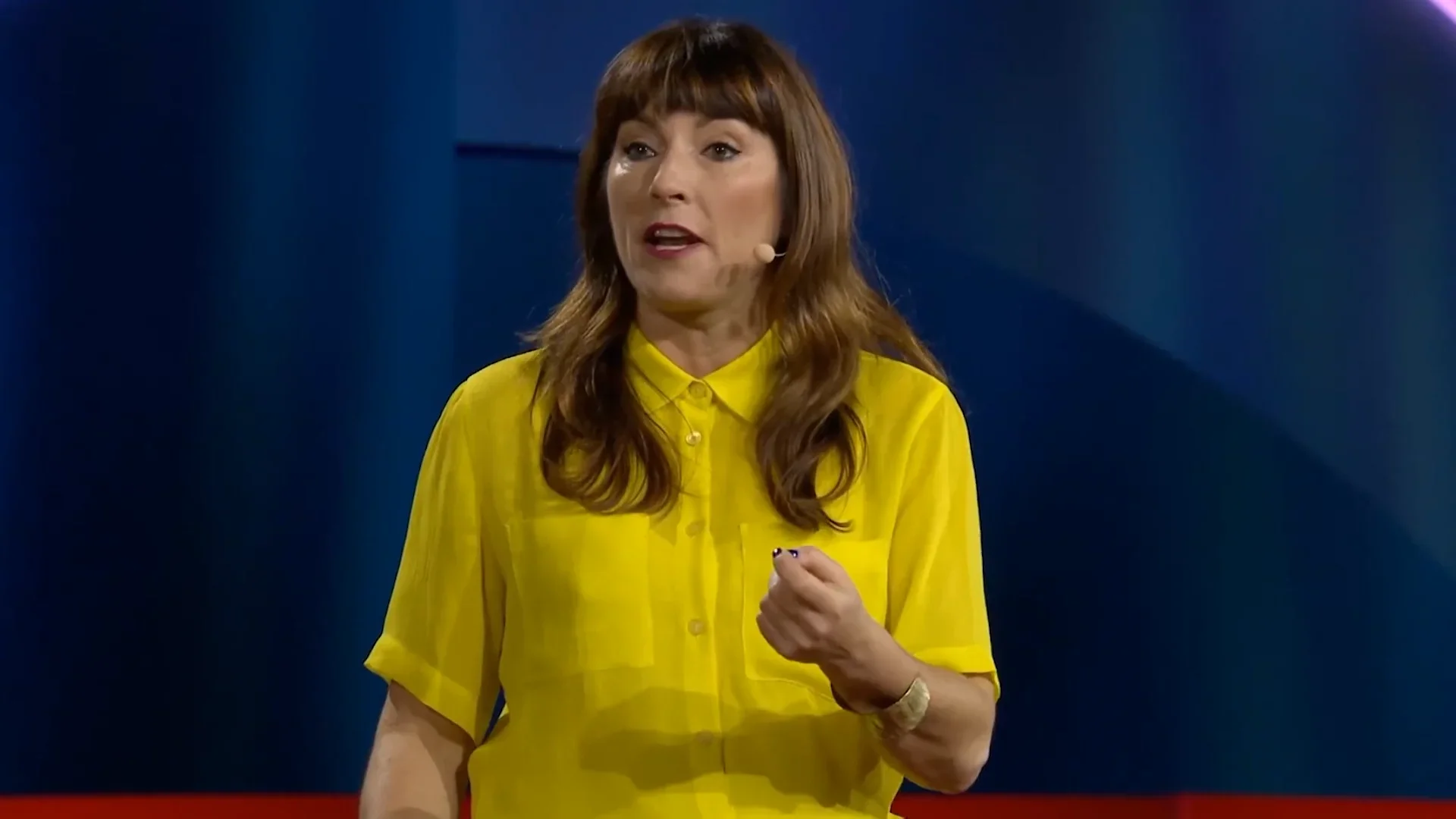 Headshot of Lucy Cooke, TED speaker and zoologist, exploring wild intelligence