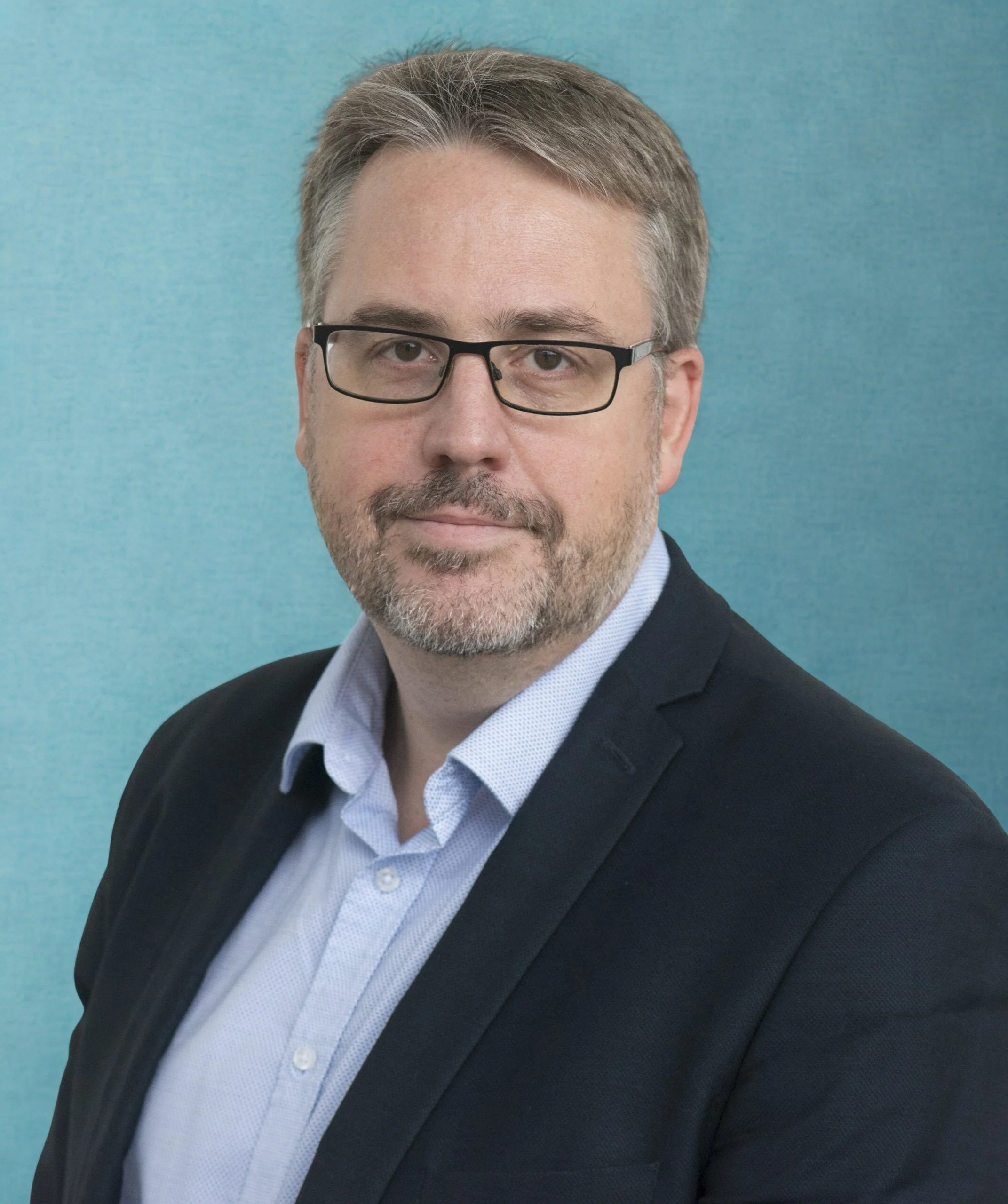 Tim Shipman headshot, political journalist, author and keynote speaker on power, politics and decision-making