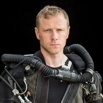 Andy Torbet, former Bomb Disposal Officer and extreme adventurer, on stage for 92 Speakers deconstructing "The Reality of Risk" and his 2026 skydive-to-dive mission.