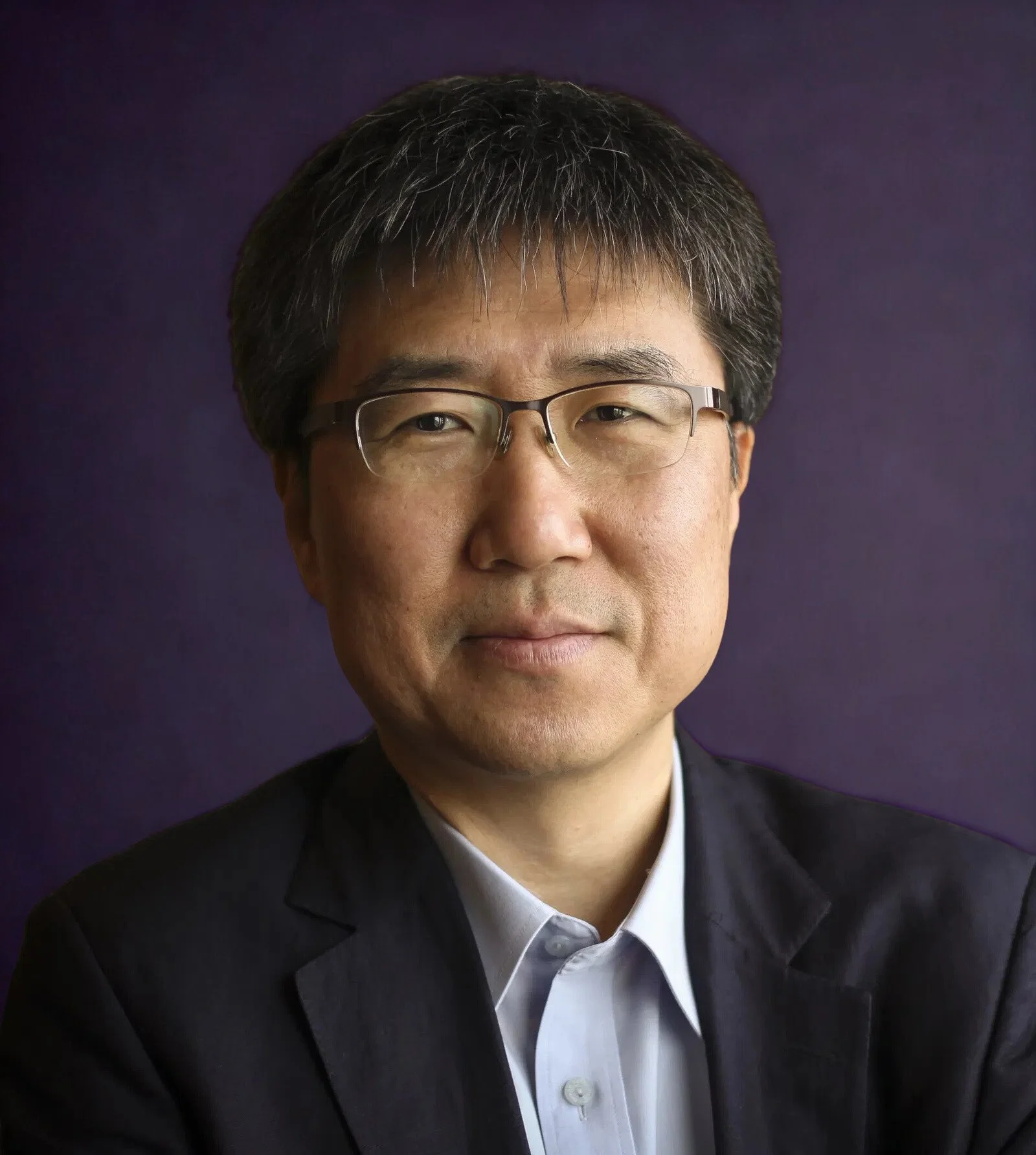 Headshot of Ha-Joon Chang, economist and author, expert on global capitalism and industrial strategy,