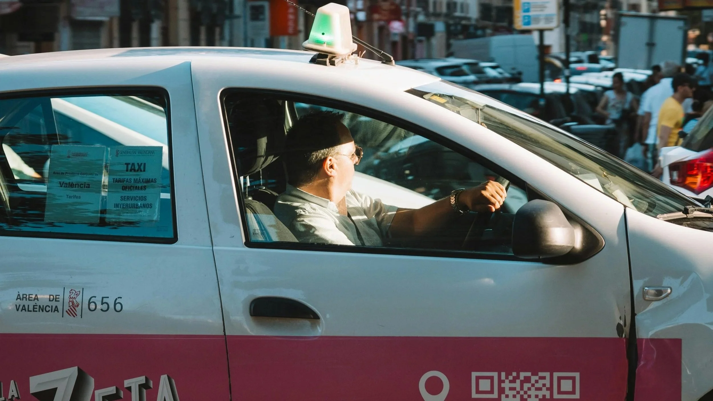 Ventajas de trabajar con Movva: la mejor asociación de licencias VTC en Valencia para potenciar tu negocio