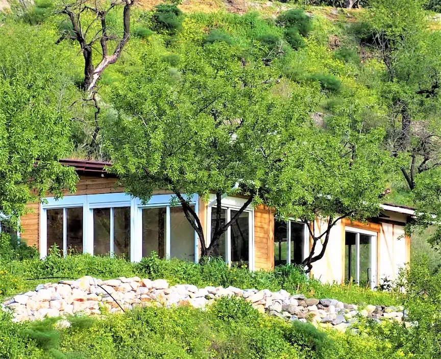 Cosy house in very luxurious vegetation