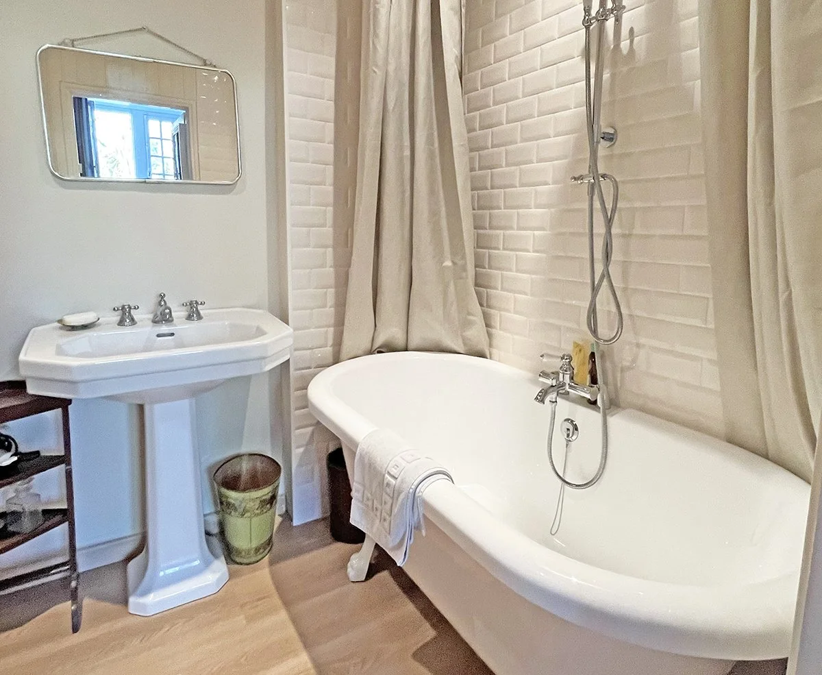 chambre d'hôtes, Château de Vauville, chateau de Vauville, La Hague, Cotentin, la Manche, Normandie, Normandy, bed and breakfast, France, salle de bain