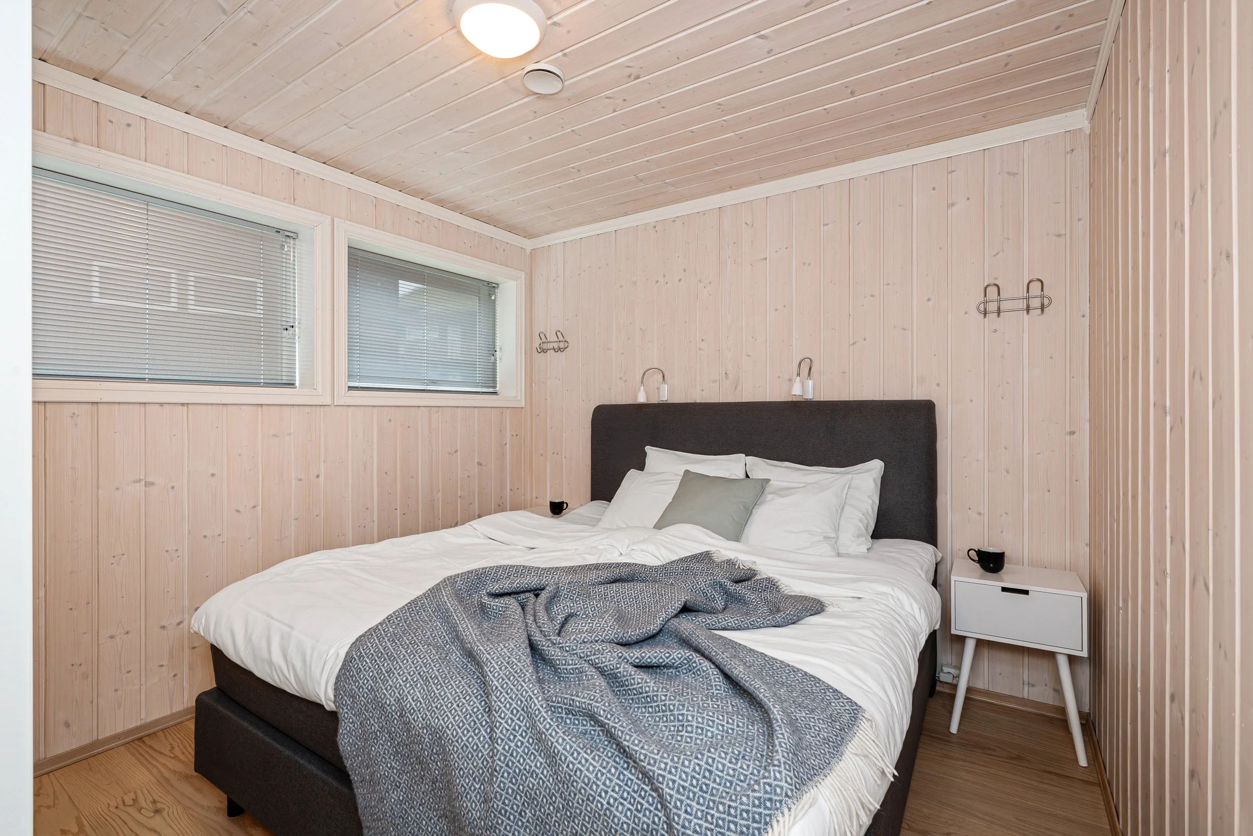 Spacious bedroom with double bed. Photo