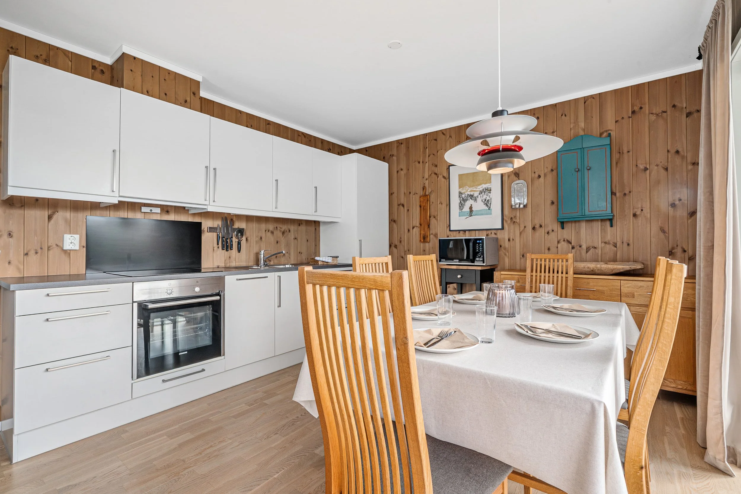 Kitchen with dining room. Photo