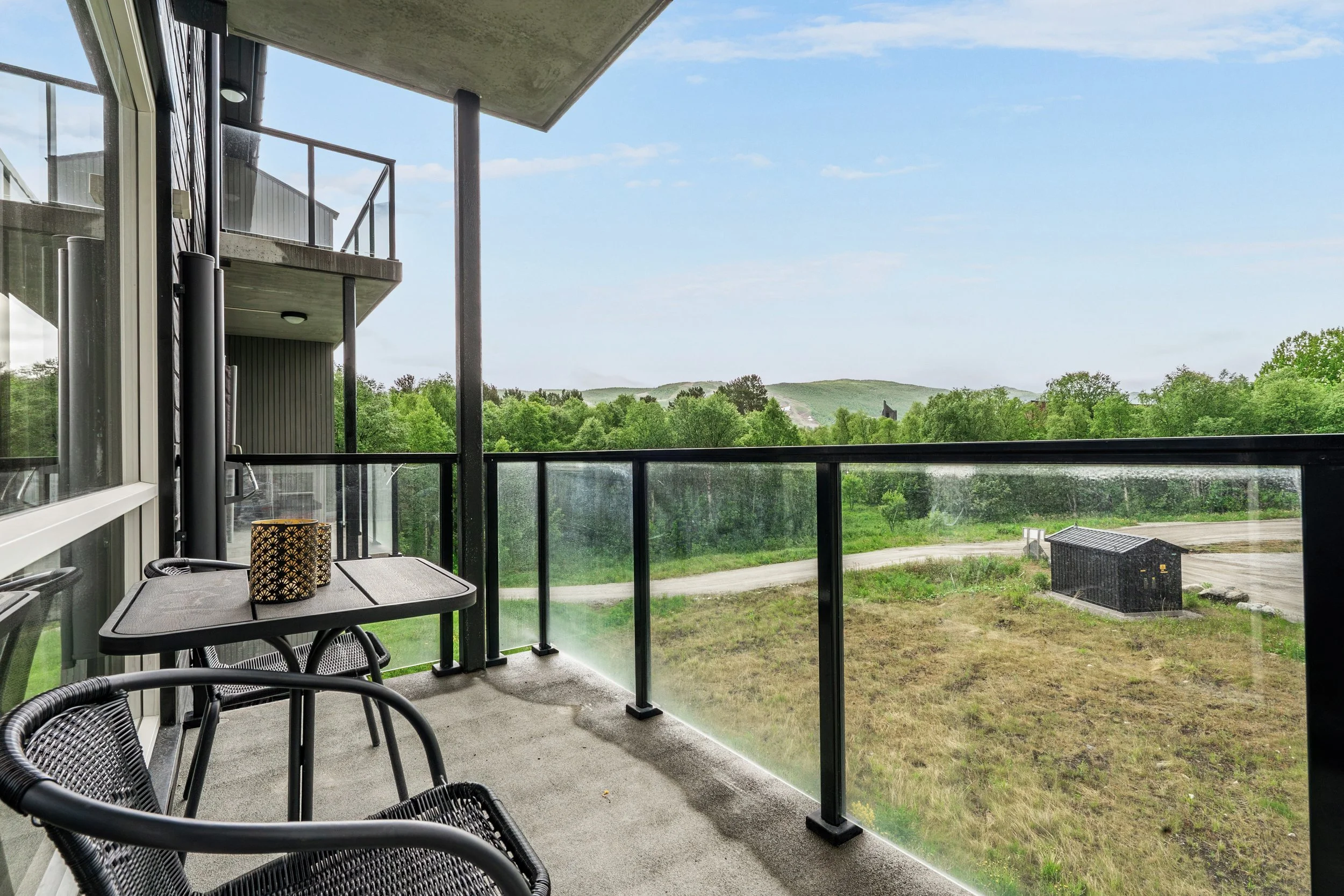 Balcony with a view of green areas and Geilo Kulturkirke. Photo