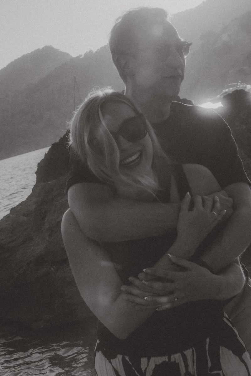 Fotoshooting auf Mallorca: Verlobungsfotos am Strand