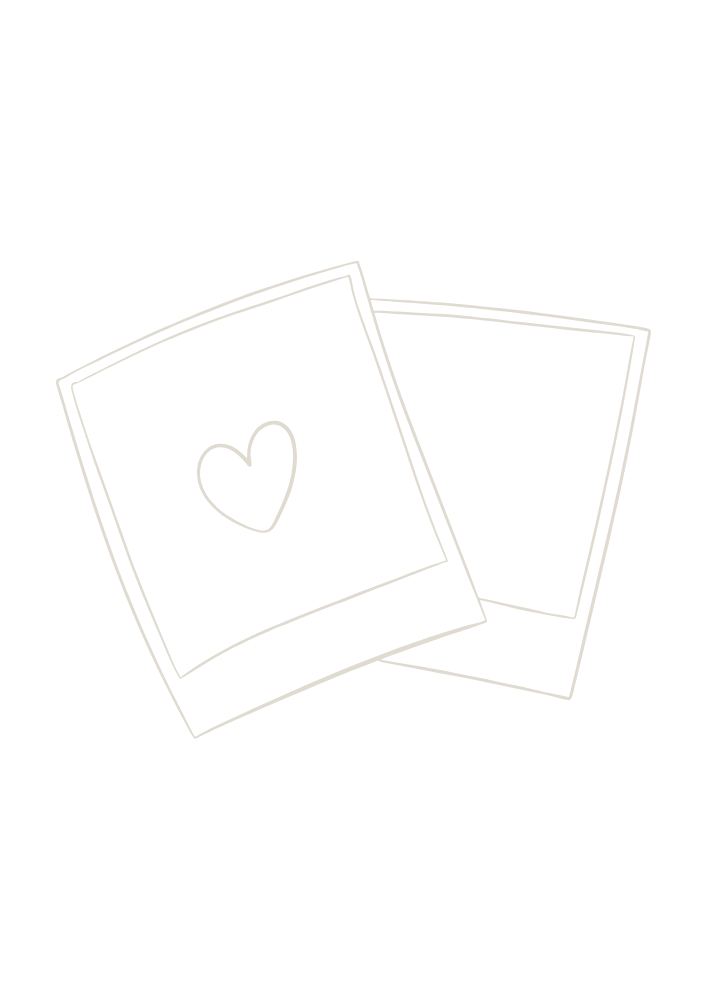 Zwei Polaroid-Fotos, eine mit einem Herz