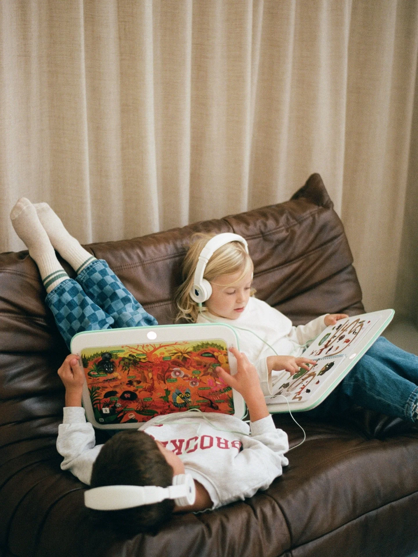 Chill and @bugali__ en argentique 🎞️

Plus de projets de shooting de marque sur mon site : www.aurelie-moris.com