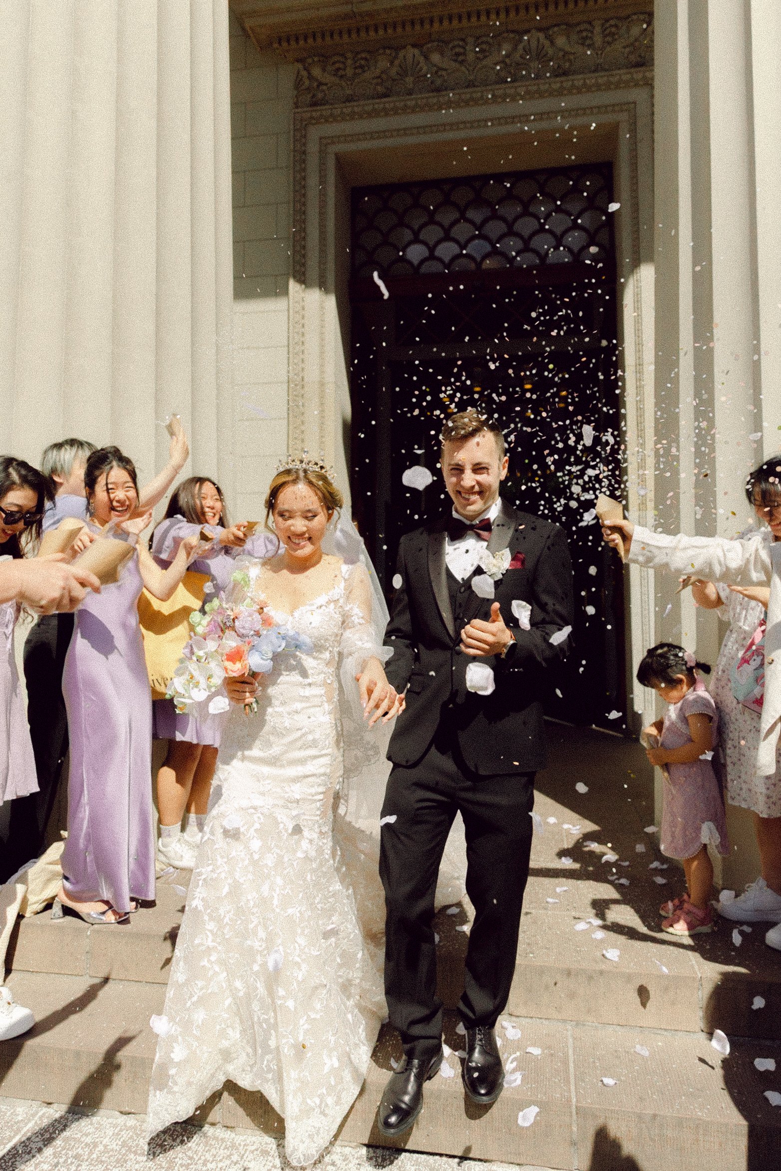 københavn bryllups fotograf kirke Hotel D'Angleterre confetti