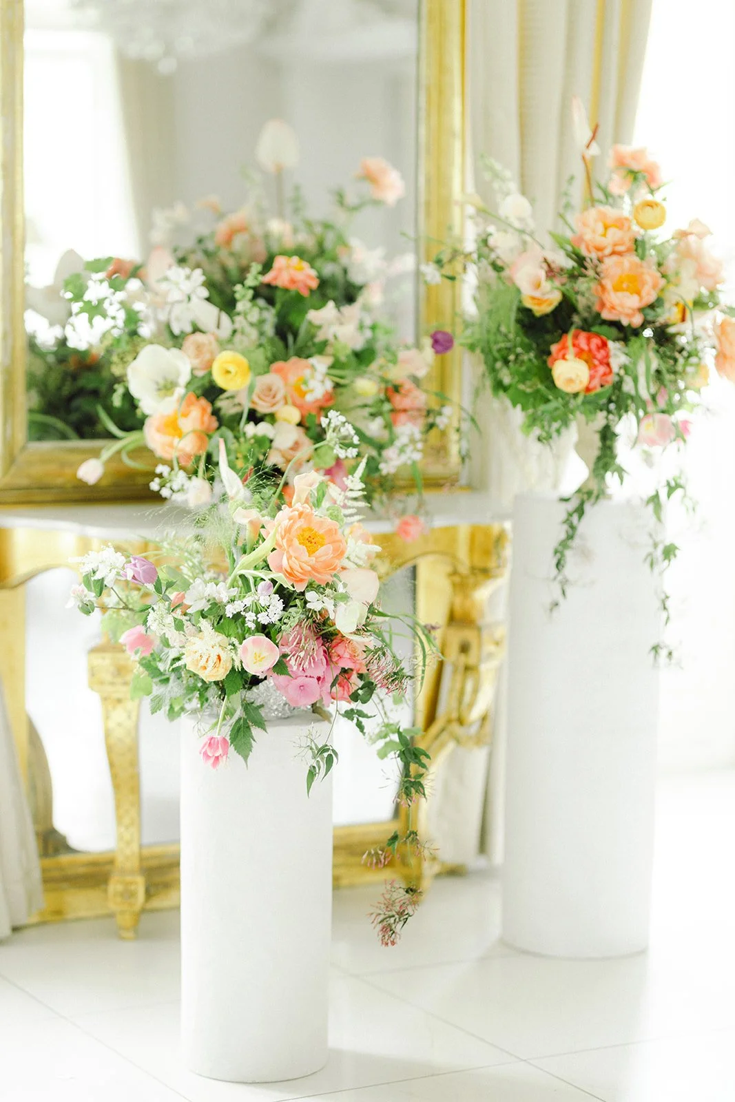 Close-up of a bridal bouquet with garden roses and seasonal flowers at a Danish luxury wedding at Kokkedal Slot