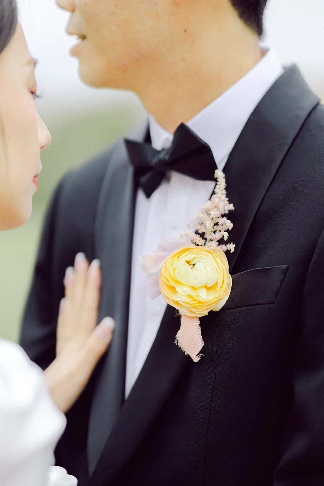 Close-up of a bridal bouquet with garden roses and seasonal flowers at a Danish luxury wedding at Kokkedal Slot boutoniere bespoke editorial