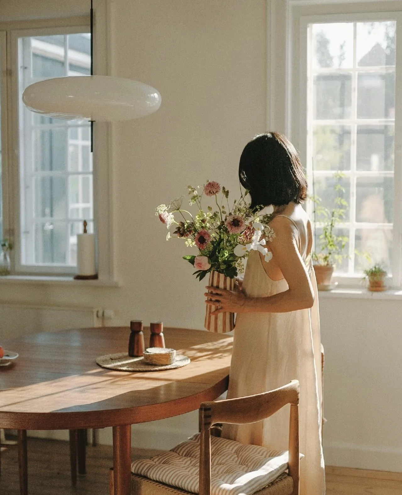 Florist copenhagen city hall wedding table set up