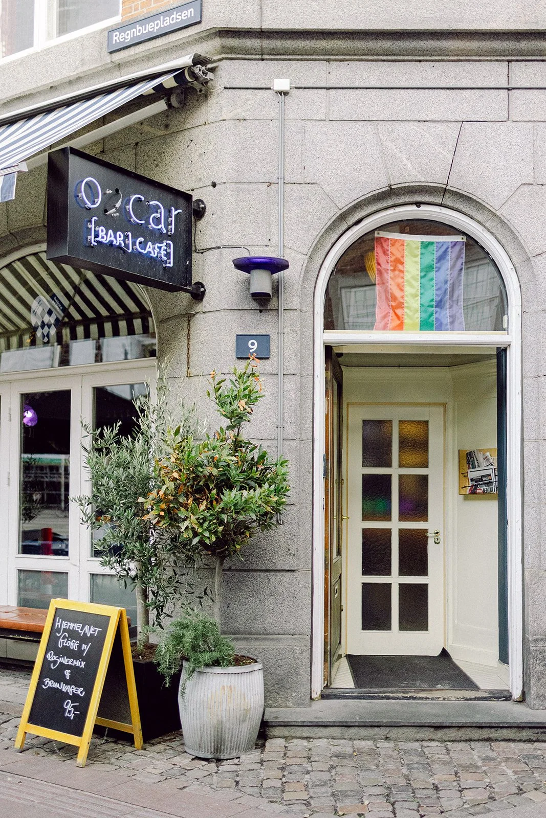 franklin-paulo-oscar-cafe-copenhagen-wedding-reception10.jpg
