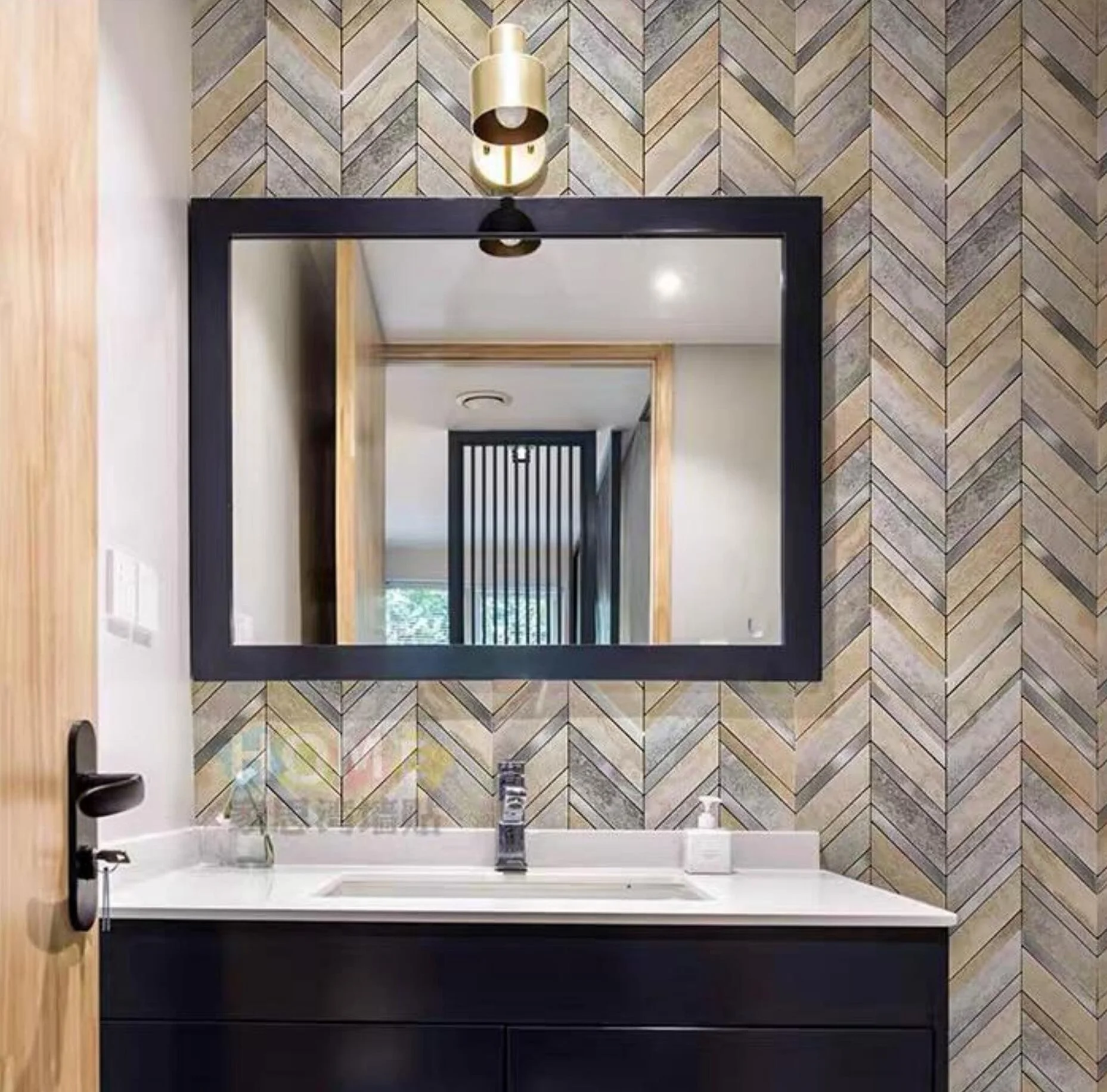 Aluminum mosaic-large arrow shape