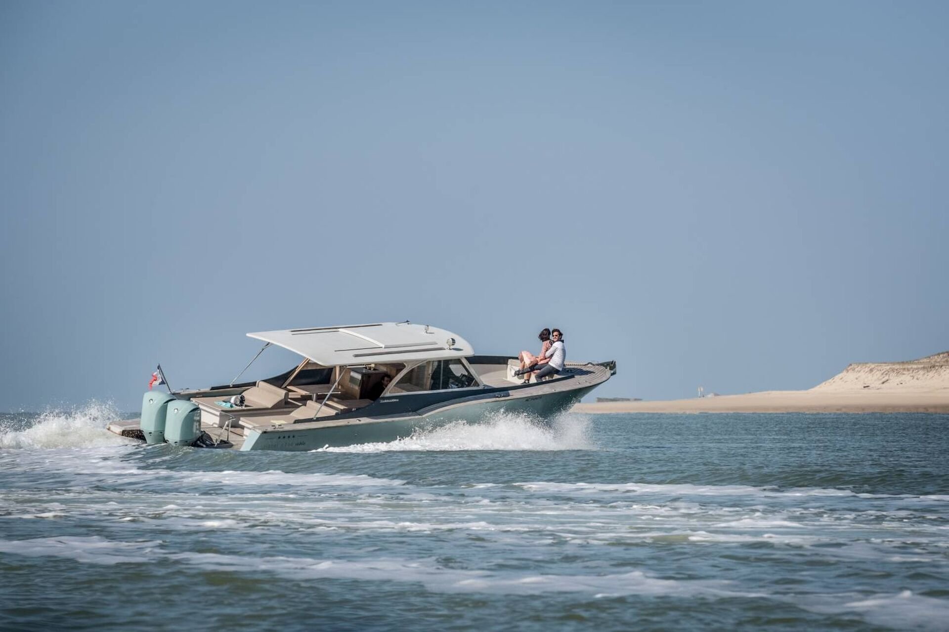 2027, ENTRE PARIS ET LE CAP FERRET