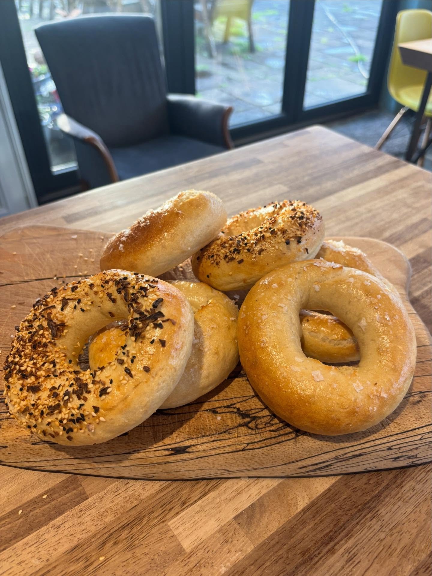 🥯Bagels and Buns Workshop 🥯
A new workshop for the New Year. 
Brunch will never be the same once you have mastered baking your own bagels and cinnamon knots! 
Availabile spaces&hellip; 
20 th January 
10th February 
#bagels #cinnamonknots #breadmak