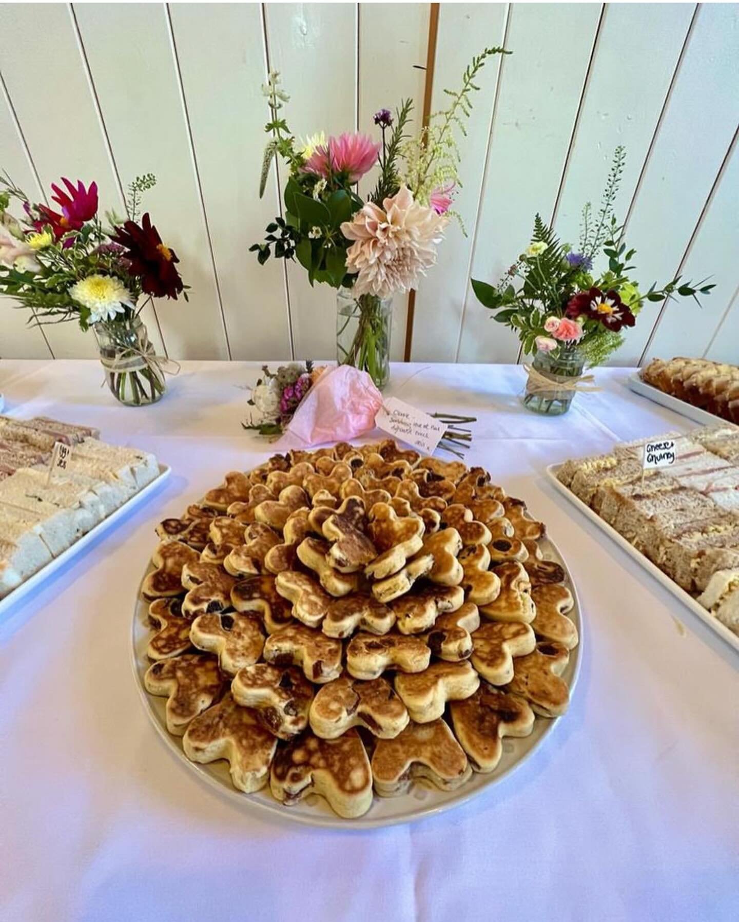 I love to incorporate this centre piece into private catering buffet tables- especially for a funeral wake. 
#heartsandflowers #welshcakes #personaltouches #bespokecatering #funeralcatering