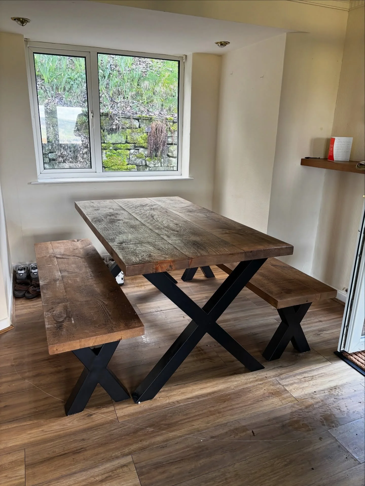 How good does our rough sawn timber look on these X frame metal legs?!

A great way to mix up the rustic pine.

We recently delivered this rough sawn plank table with 2 matching benches in Derbyshire and we think it looks great!