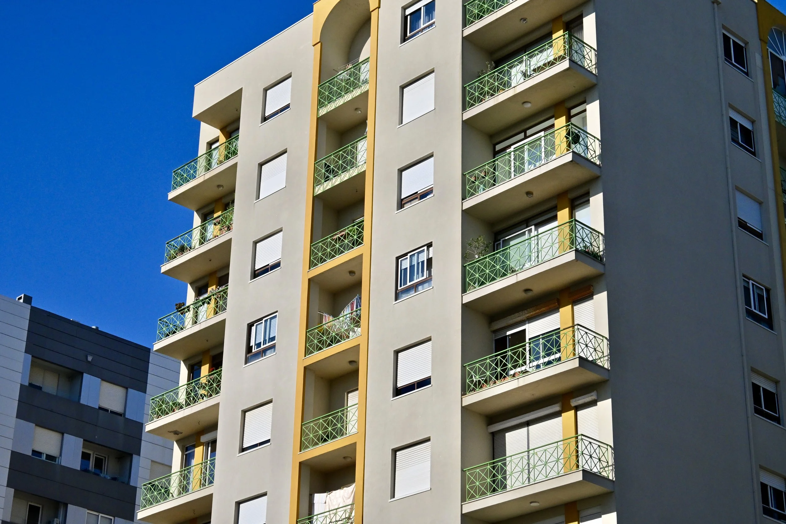 aveiro apt building.jpg