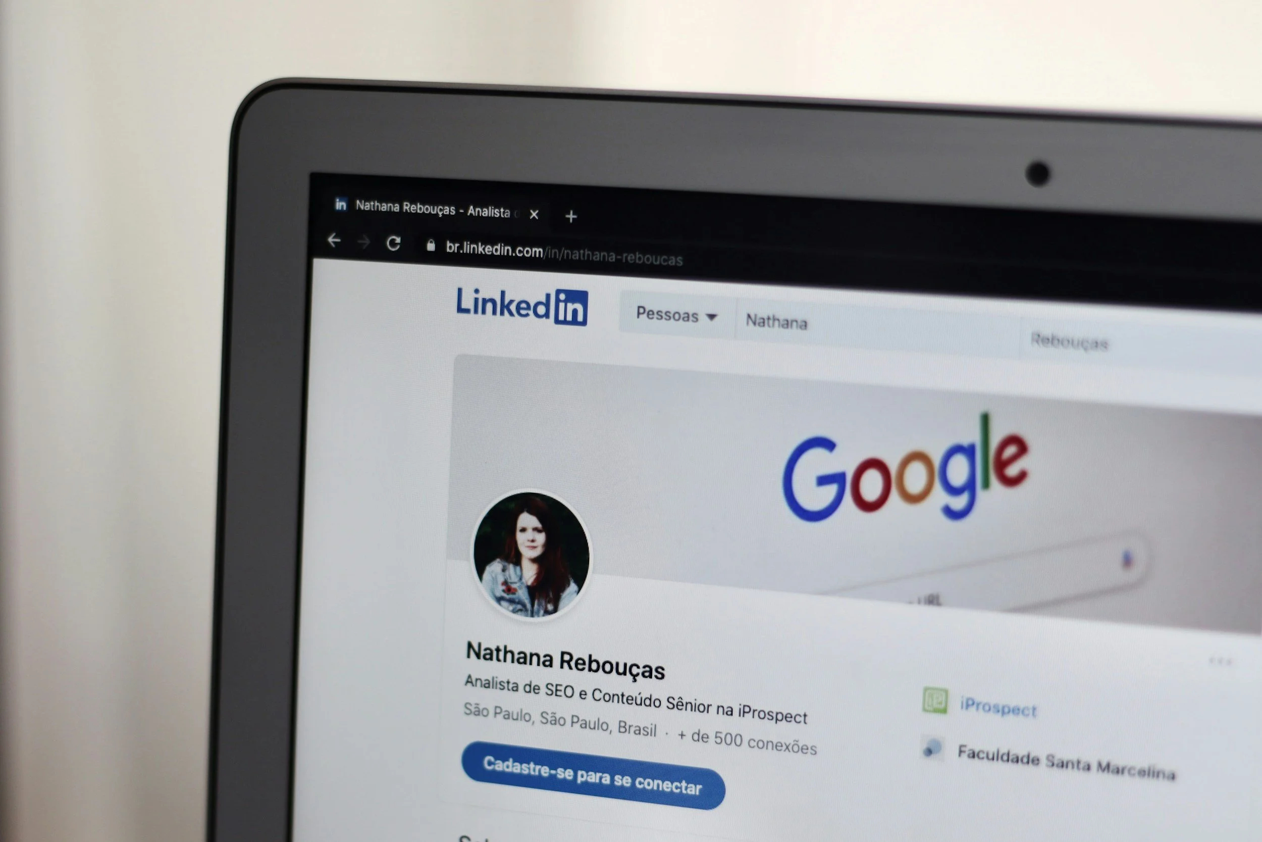 Screenshot of a computer screen displaying a LinkedIn profile of Nathana Rebouças, an SEO and Content Analyst in São Paulo, Brazil, with a visible Google search page in the background.