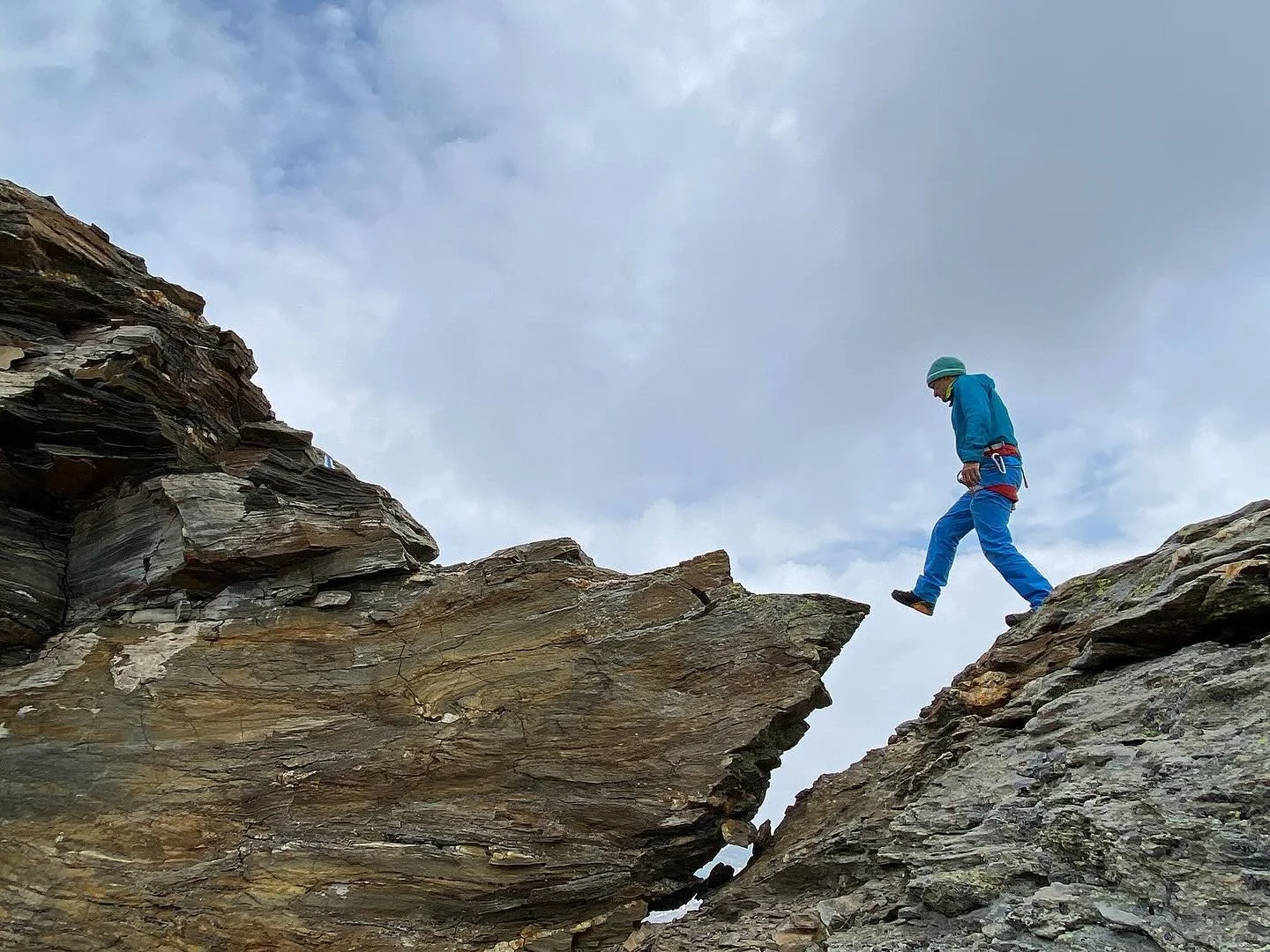 La via Alta Crio &egrave; stata percorsa gi&agrave; alcune volte, in particolare Eveline B. ci prega comunicare che ha appena fatto tutte le 10 tappe, le condizioni sono buone, lei aveva i ramponi nel sacco che non ha mai usato.
Dunque tutto ok la vi