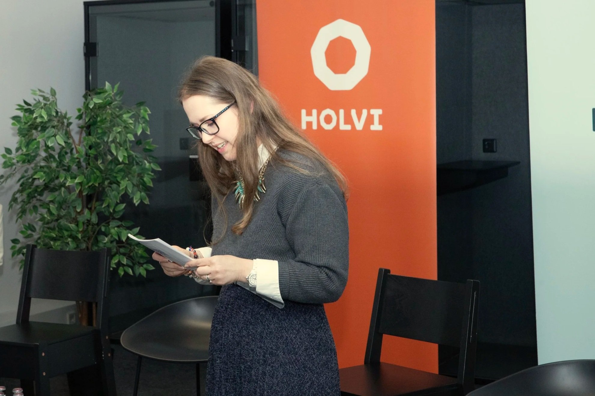 Julia Bandov, moderating an event hosted by Holvi in Berlin.