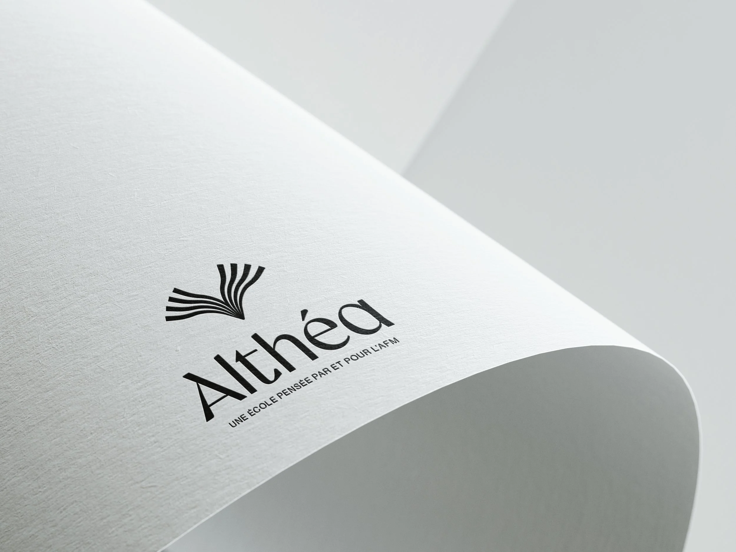 Logo de la marque Alithéa avec un symbole stylisé et le slogan 'Une école pensée par et pour l'AFM'