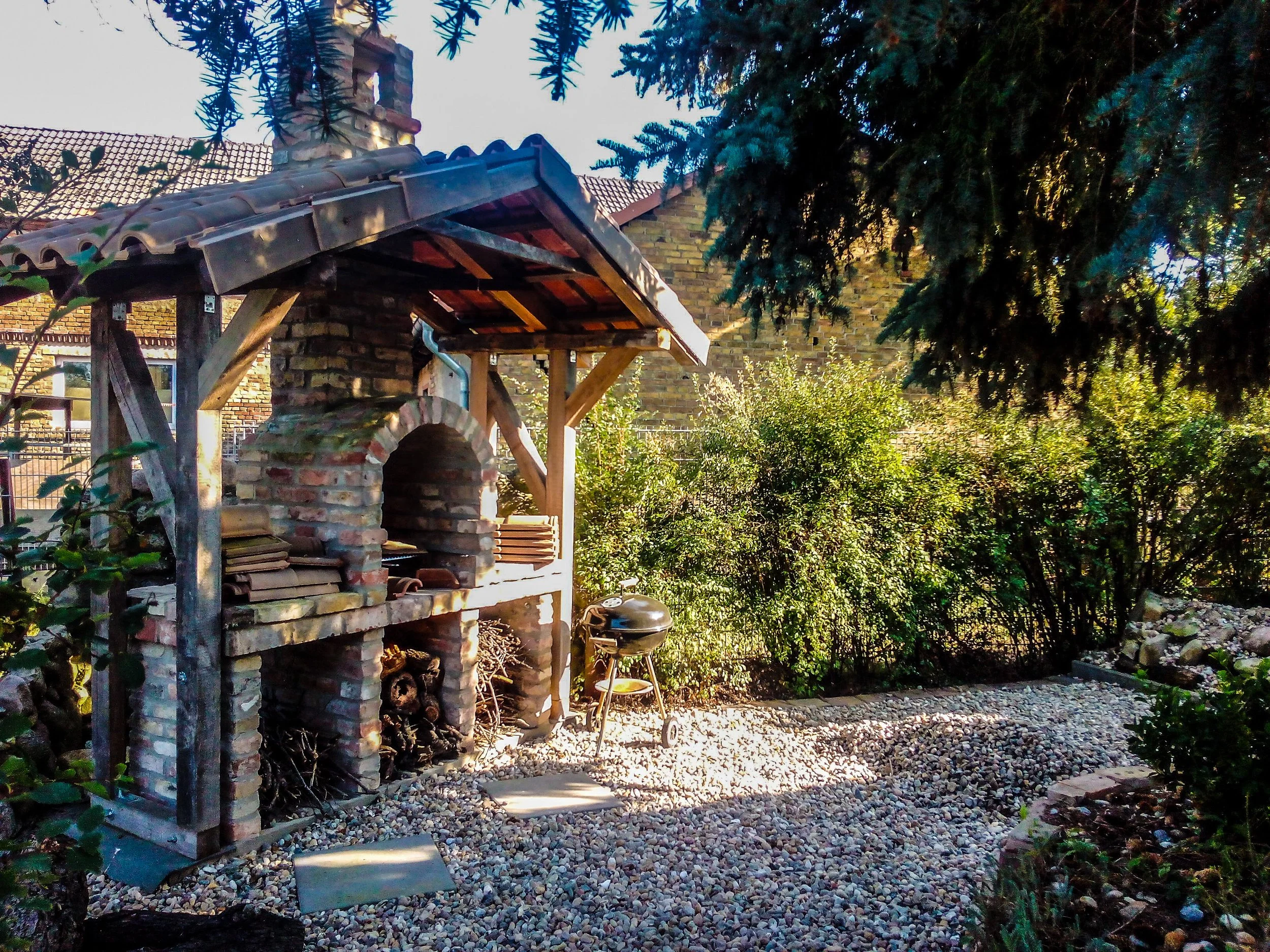 Gartenanlage-Ziegelsteinofen aus Originalsteinen.jpg