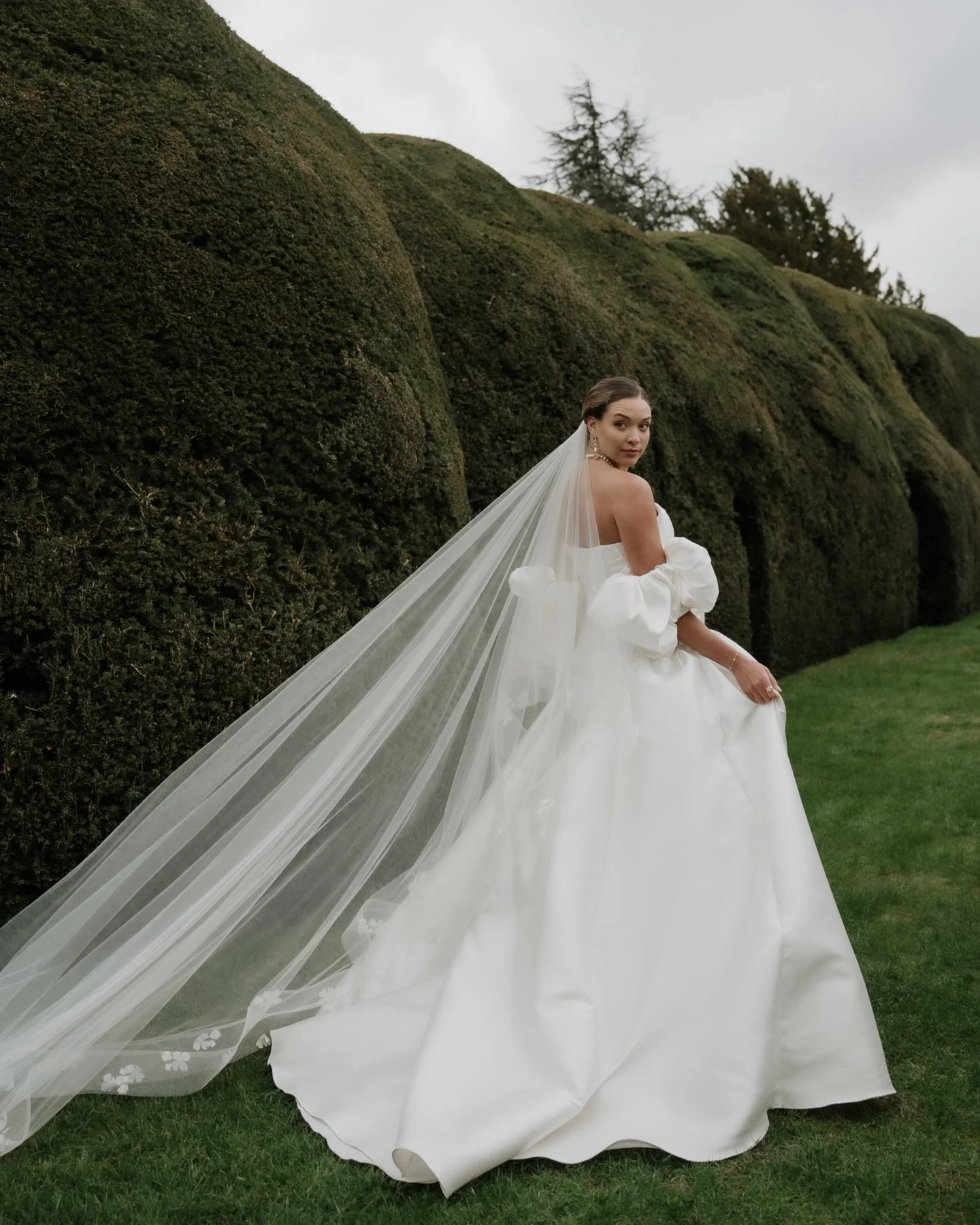 A bridal story told in movement, texture, and light 
You&rsquo;re not just walking down the aisle&hellip;
You&rsquo;re stepping into a moment you&rsquo;ll never forget 🤍
&bull;
&bull;
&bull;
&bull;
&bull;

Photographer: @genesisalvarezphotography 
h