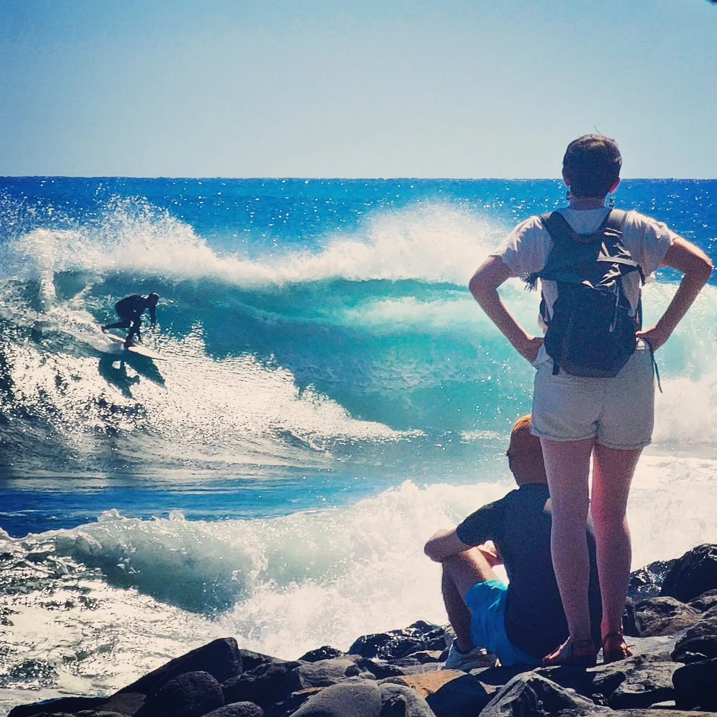 Surfing vibes in Lugar de Baixo, Ponta do Sol #seemadeira #surf #surflife #waves #sun #visitmadeira #madeiraallyear #madeiraallyearround #april #sea #blue #sky #pontadosol #madeiraisland