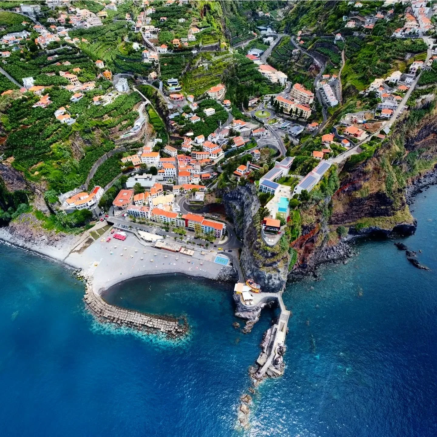 Another sunny day in Madeira PONTA DO SOL @pontadosol_municipio #seemadeira #sunnyday #visitmadeira #portugal #madeiraisland #summer #dji #sea #beach #cutetown #mountains #specialplaces #pontadosol
