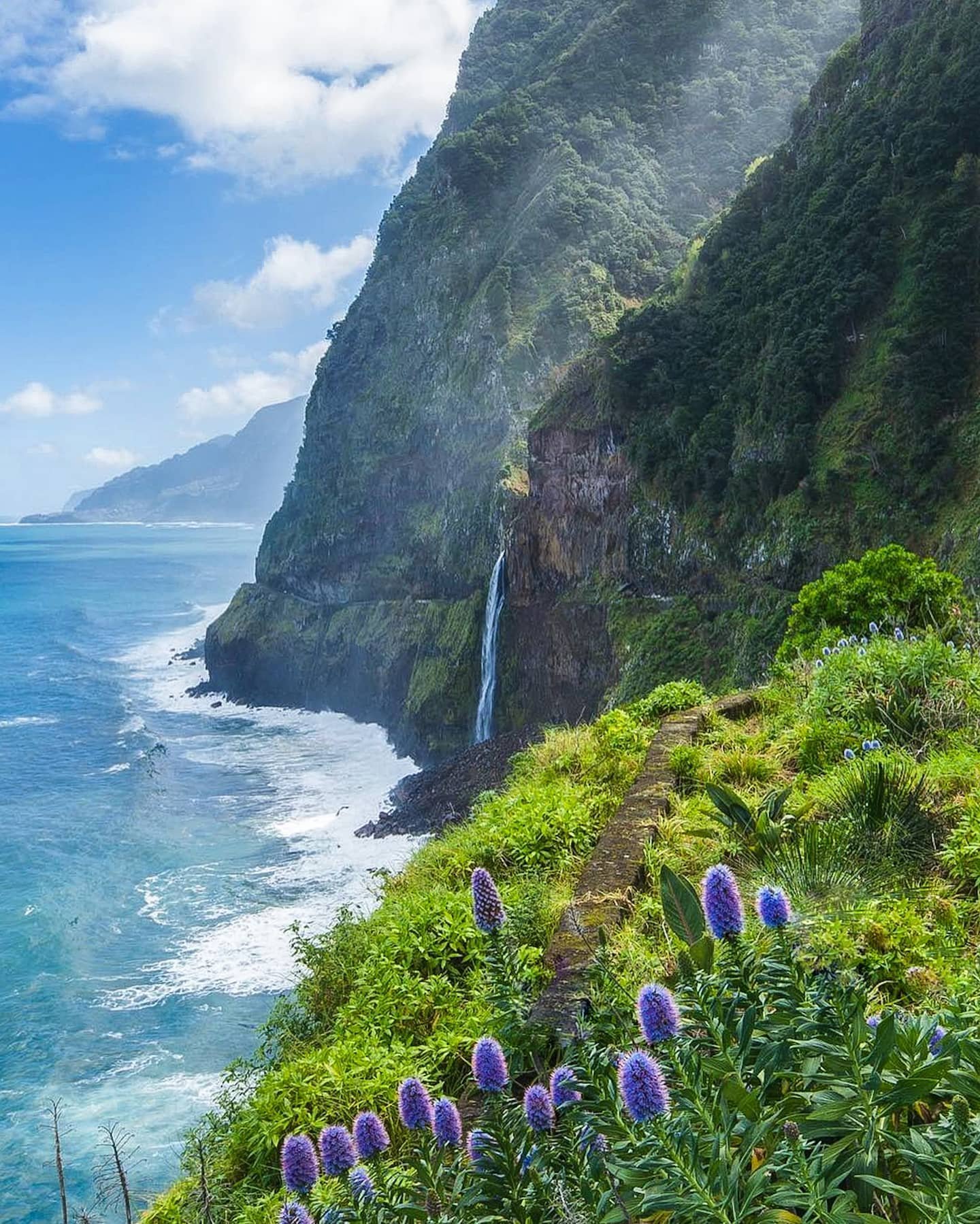 The Beauty of Madeira ♡
Each corner of the Island has picture perfect views.
What do you love most about this Magical Island?
#madeiraisland #madeiralovers
#visitportugal #visitmadeira #ilhadamadeira #madeiraallyear 
#beautifuldestinations #magicalma
