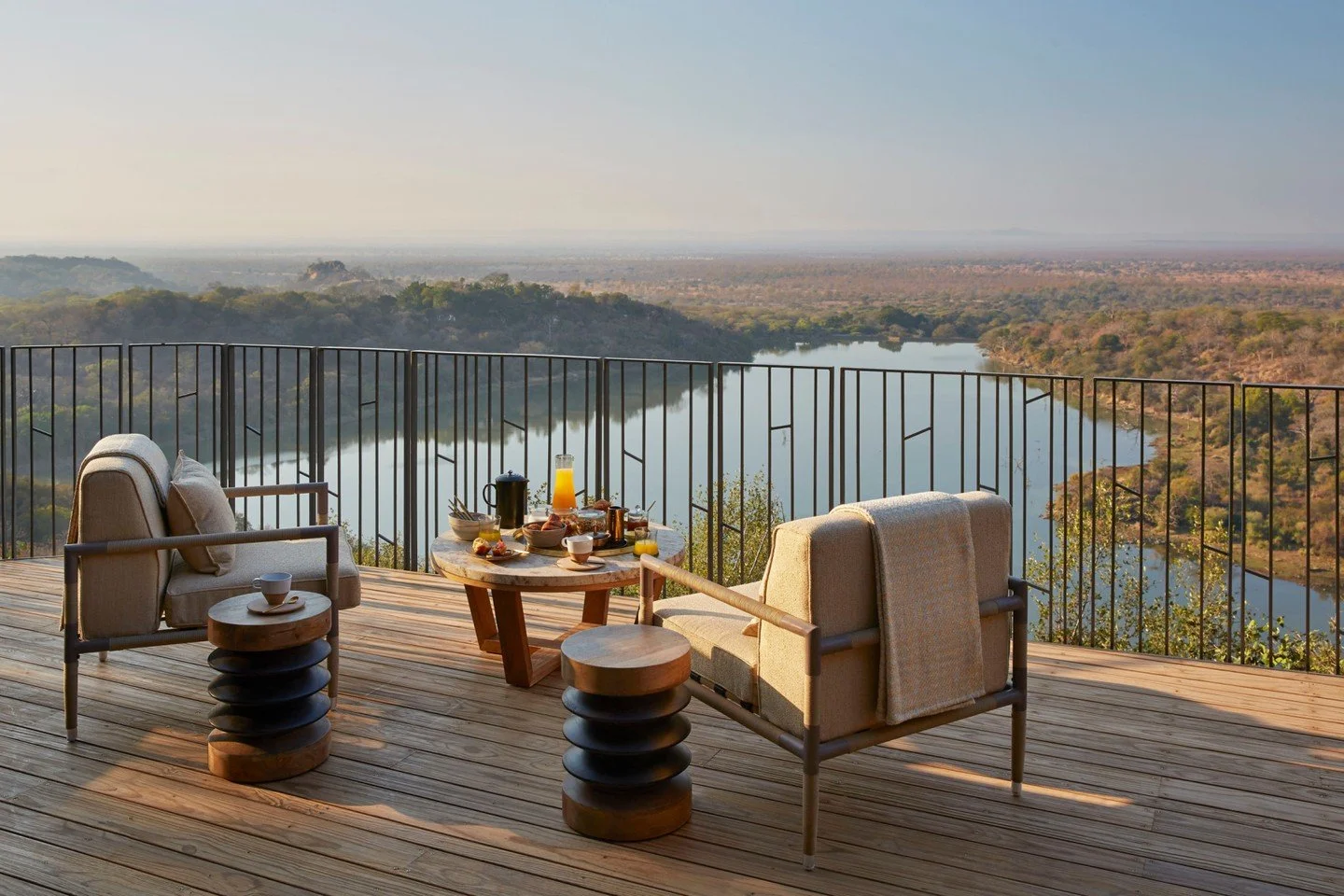 ✨ Malilangwe House &mdash; Zimbabwe ✨
Perched on a sandstone ridge within the 115,000-acre Malilangwe Wildlife Reserve, this exclusive-use villa invites families and friends to curate every moment of their stay. With a private chef, game vehicle, Pro
