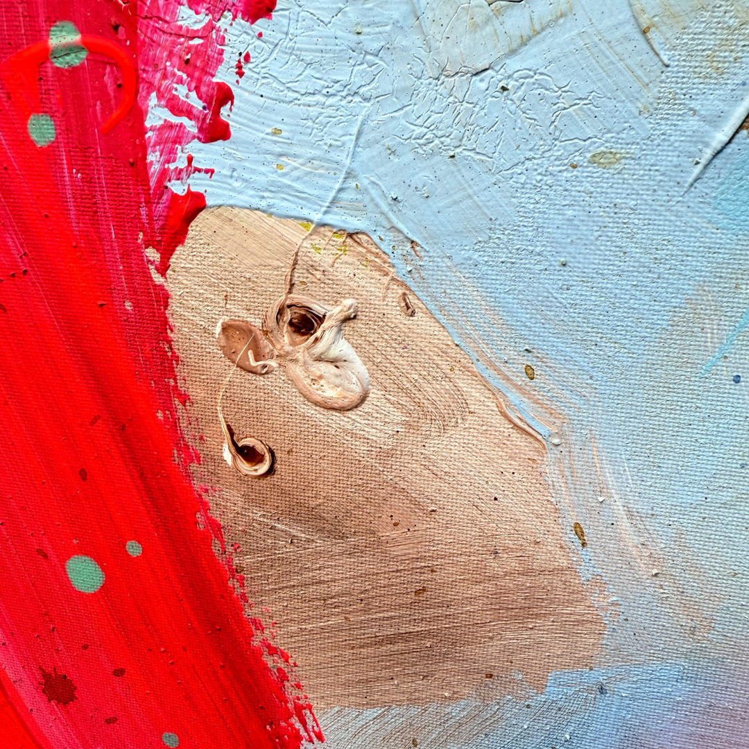 Nahaufnahme mittig in beigetönen gehalten, rechts hellblau, links knalliges pink