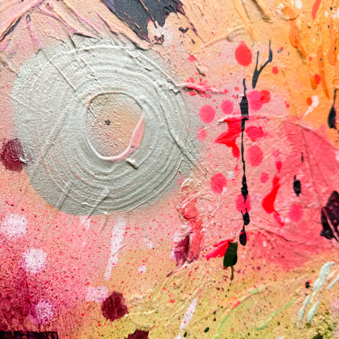 Nahaufnahme in orange und rosa, ein Kreis in silber