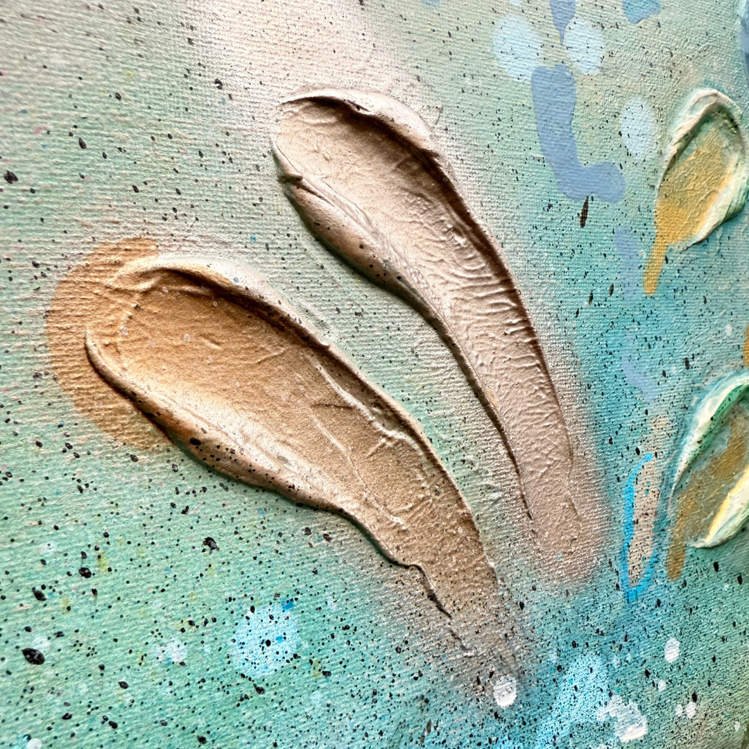 Nahaufnahme in blautönen, zwei silberne Highlights aus Strukturpaste, sie sehen aus, wie Sternschnuppen