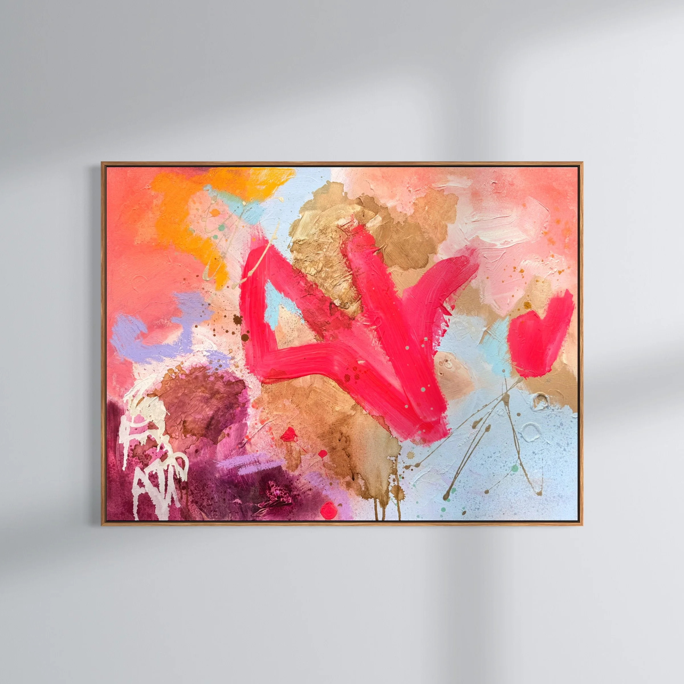 Abstraktes Gemälde im Querformat, gehalten in zarten Pastelltönen, wie beige, hellblau und rosa, mittig starke Akzente in pink