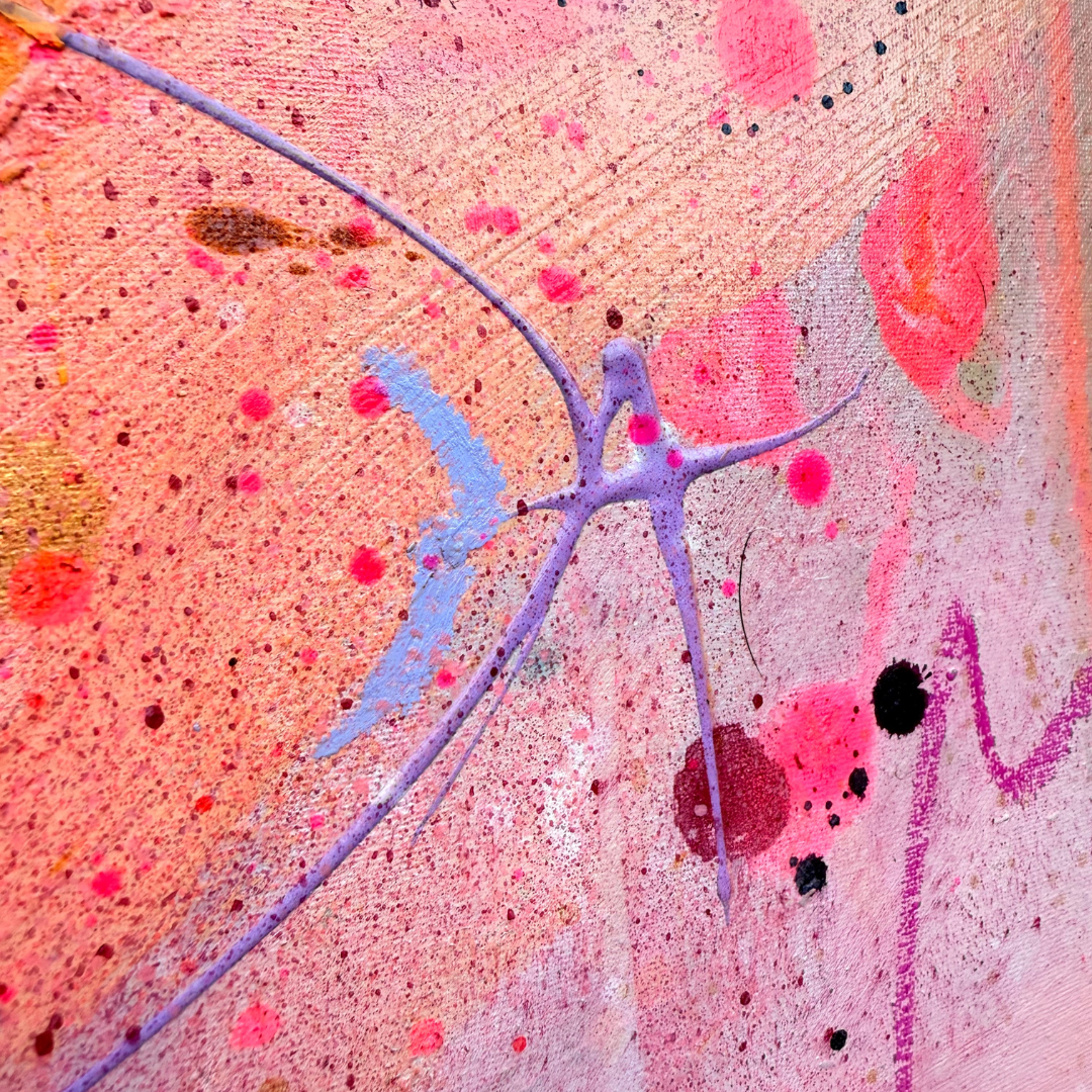 Nahaufnahme in rosa-Tönen, leichte Akzentlinien in flieder