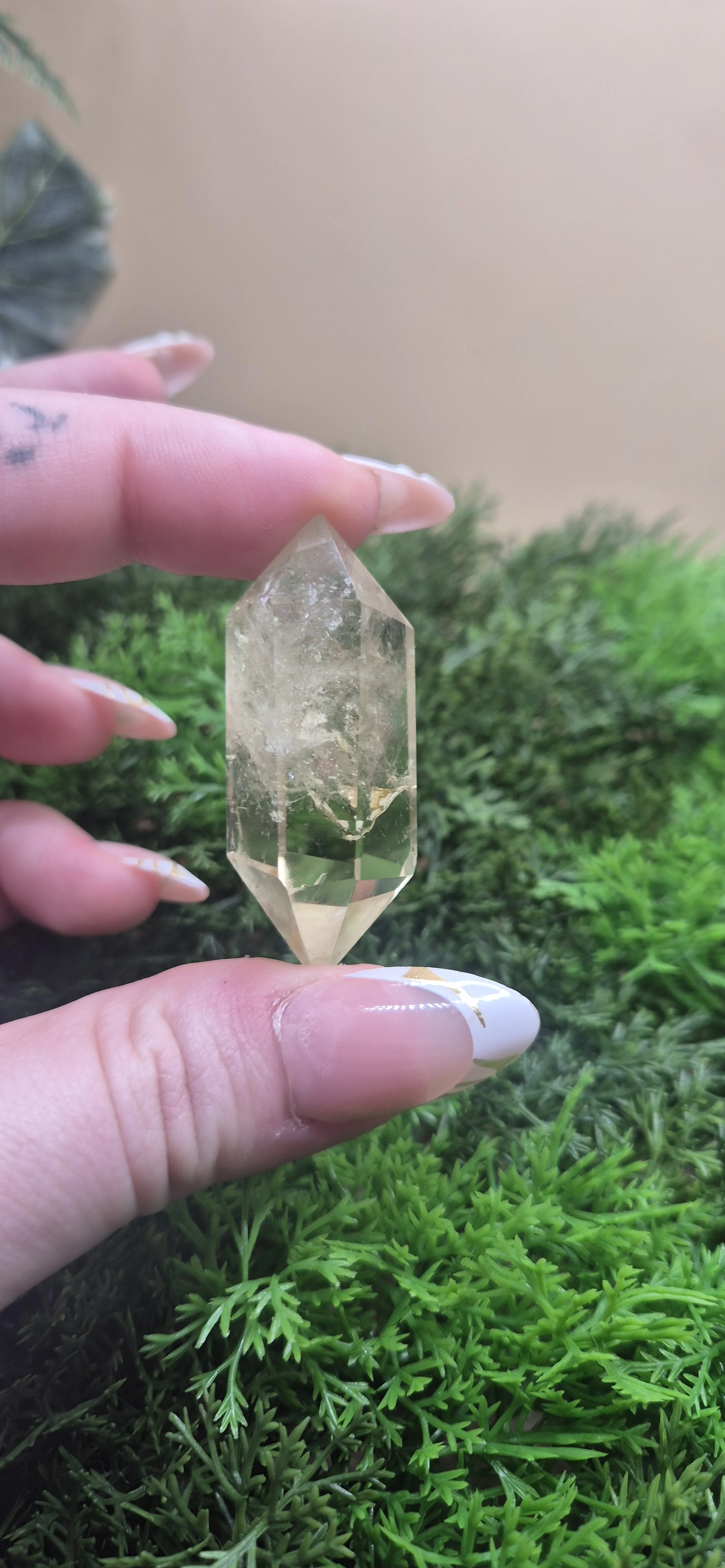 Golden-hued Clear Quartz Crystal – 22g | 5cm
