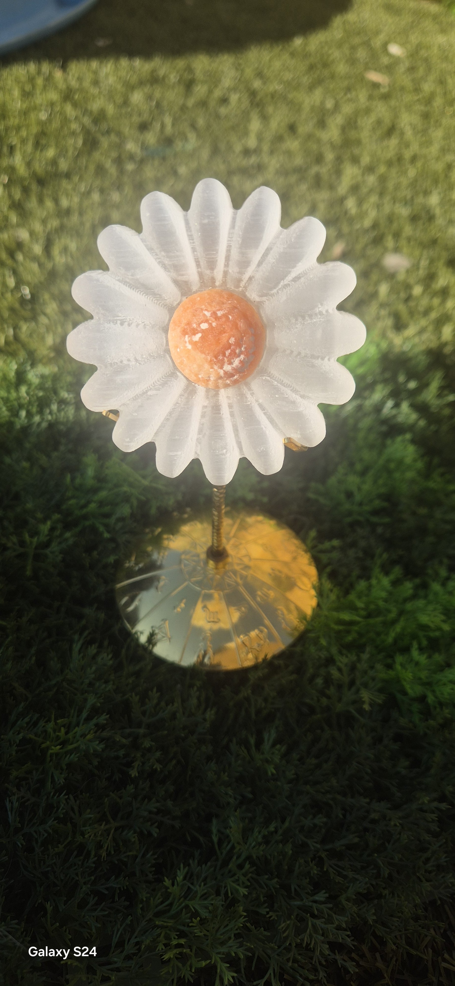 Selenite Daisy Flower with Stand – 15cm Total Height | 7cm Flower