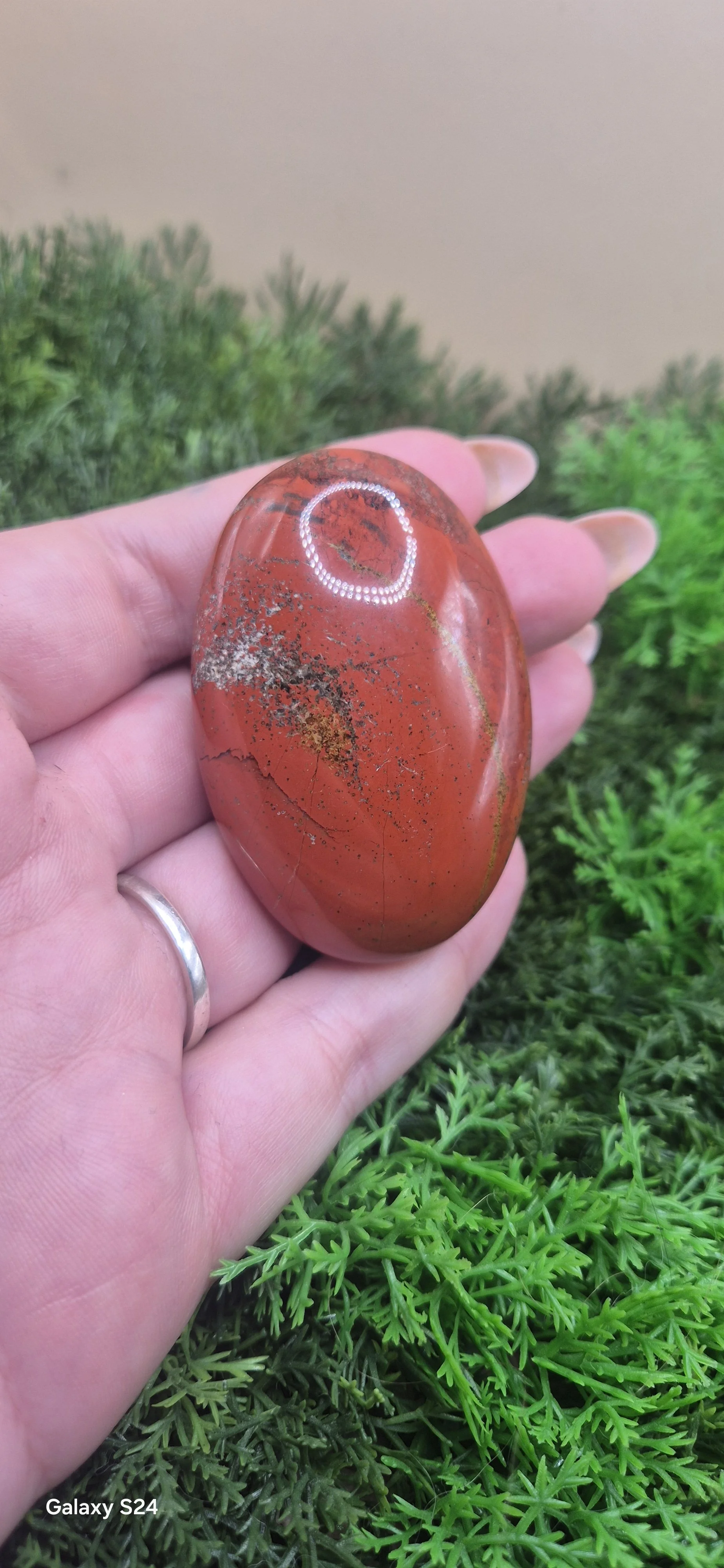 Red Jasper Palm Stone – 88g | 6cm x 4.5cm