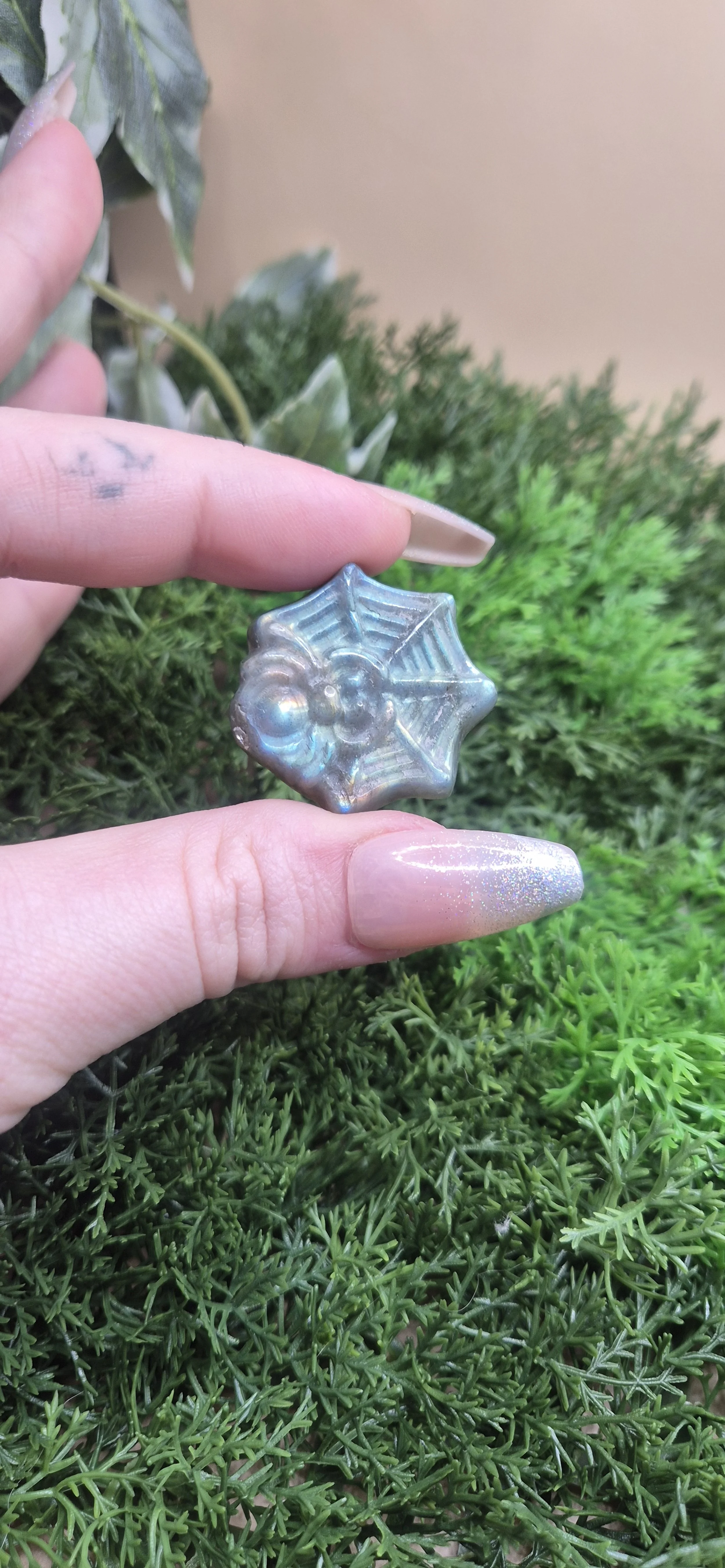 Flashy Labradorite Spider Web Carving 🕸️✨ 3cm | 15g