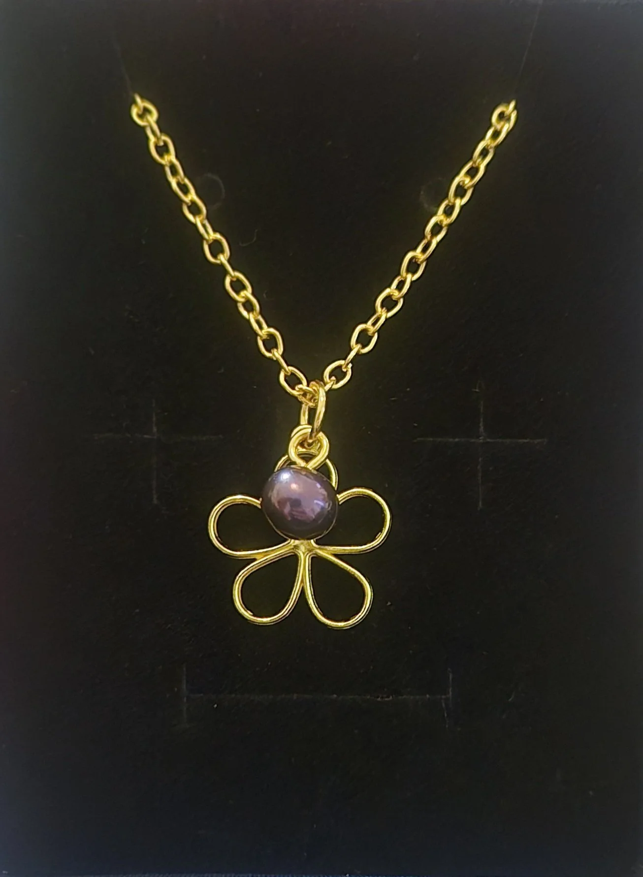 🌸 Purple Pearl Flower Necklace – Gold-Plated Chain
