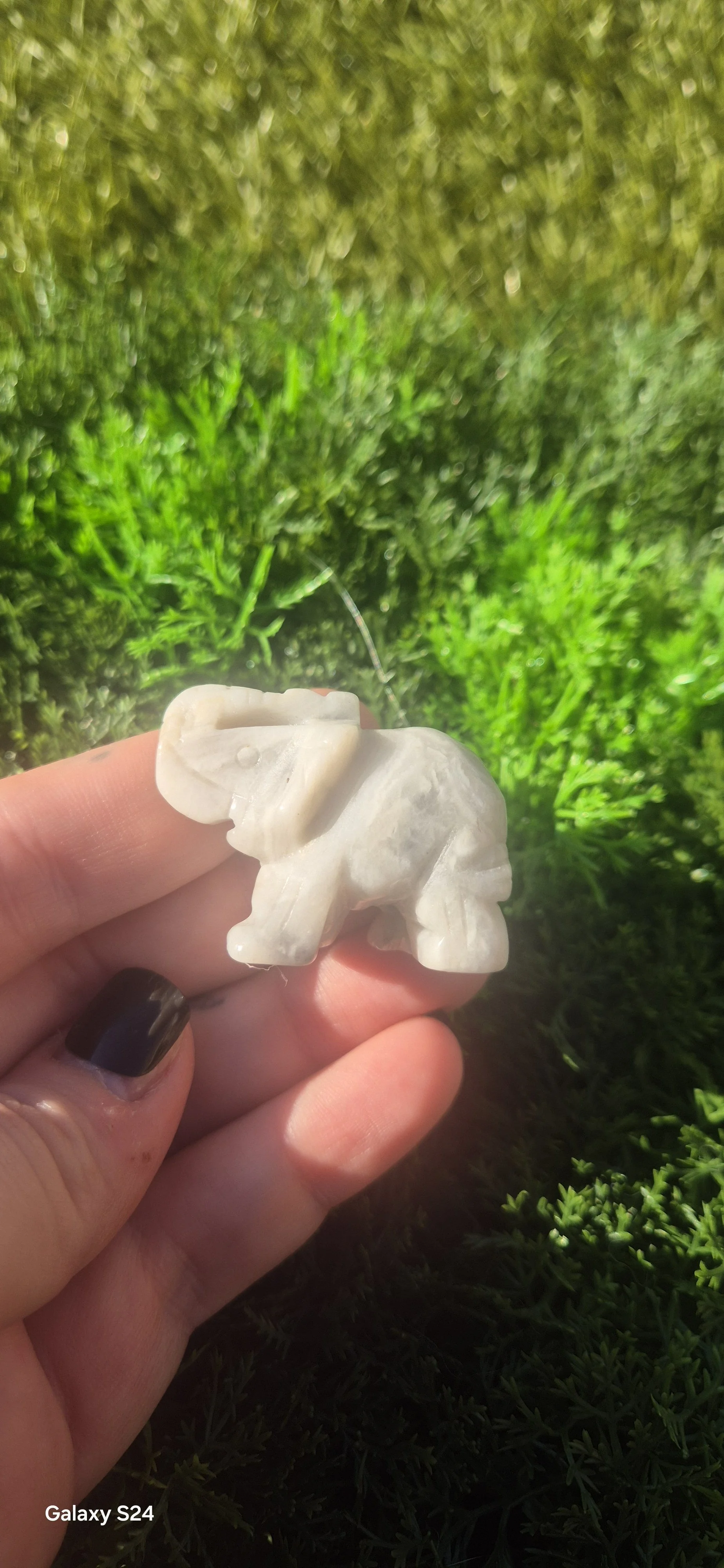 White Onyx  Elephant – 4cm | 31g